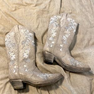 Cream Corral Cowgirl Boots